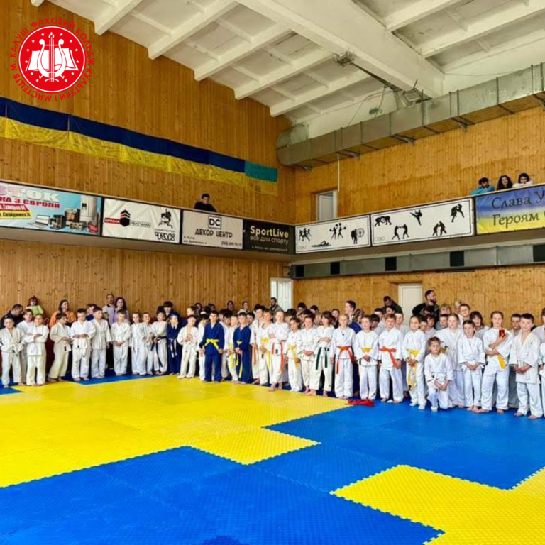 Детальніше про статтю Спортивний дух та менеджмент у дії: студенти коледжу допомогли організувати всеукраїнський турнір із дзюдо