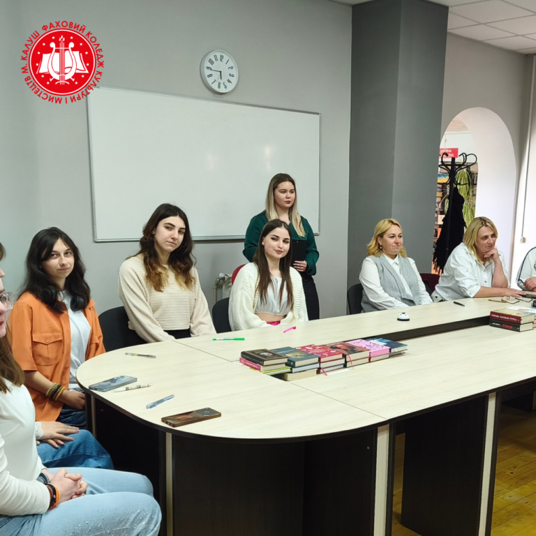 Детальніше про статтю Батл поколінь «Хто знає?»: студенти-інформаційники яскраво підсумували переддипломну практику в Калуші